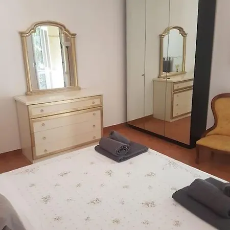 La Casa Di Tina Apartman *